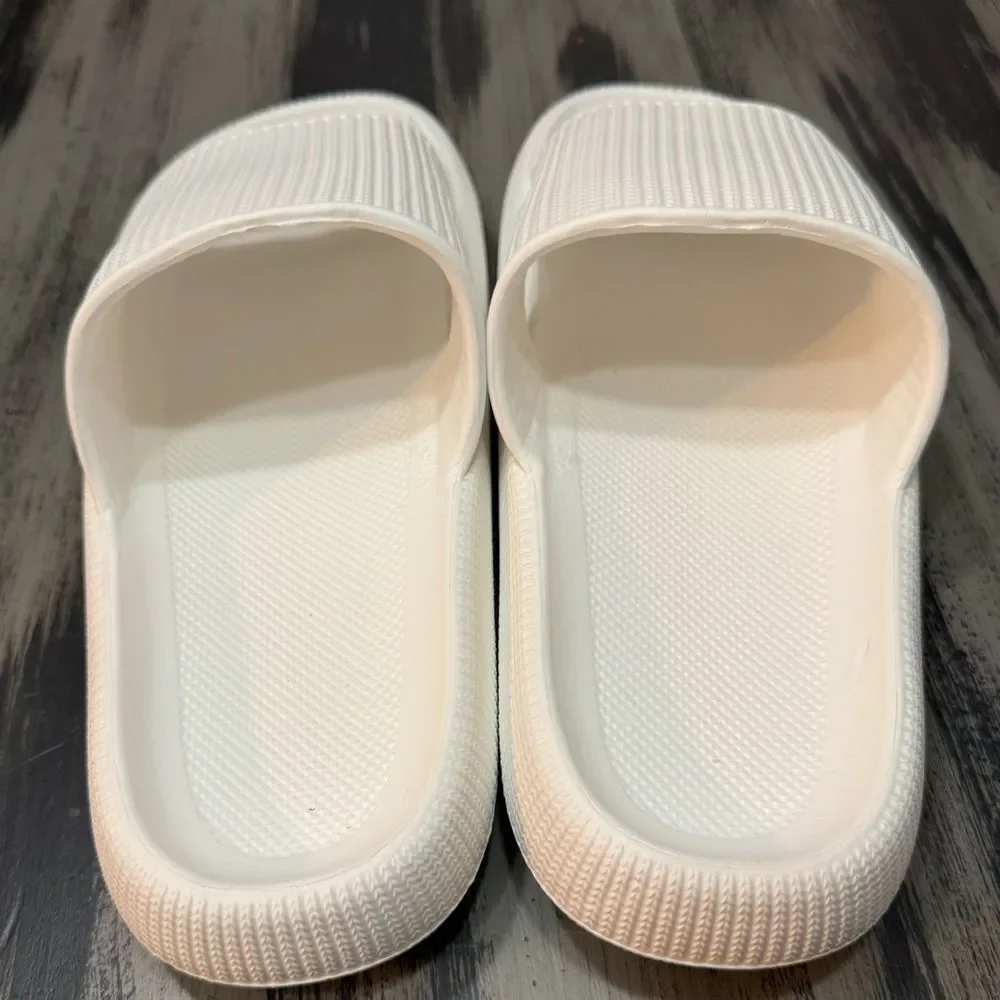The Original Cloudies Women’s Size 9.5-10    Viral Tik Tok Comfort Slides - Picture 6 of 10